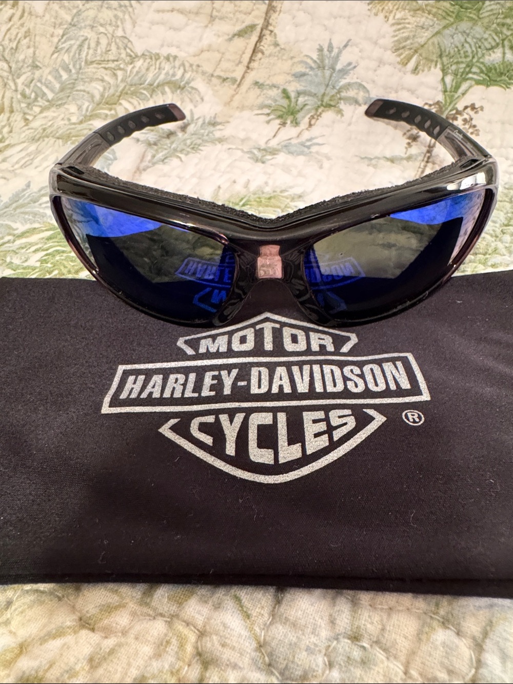 Harley-Davidson Gloss Black Sunglasses with Blue Mirrored Lenses